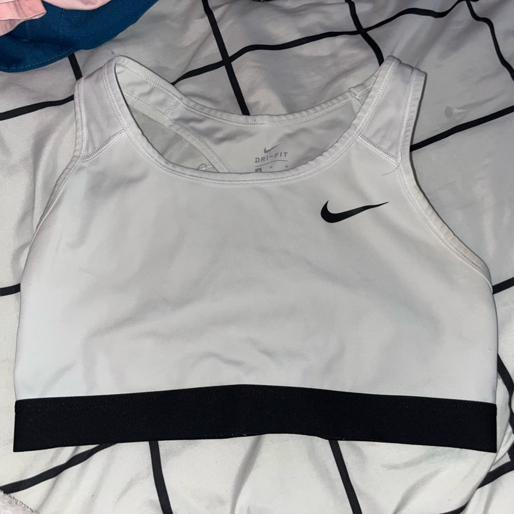 sports bra